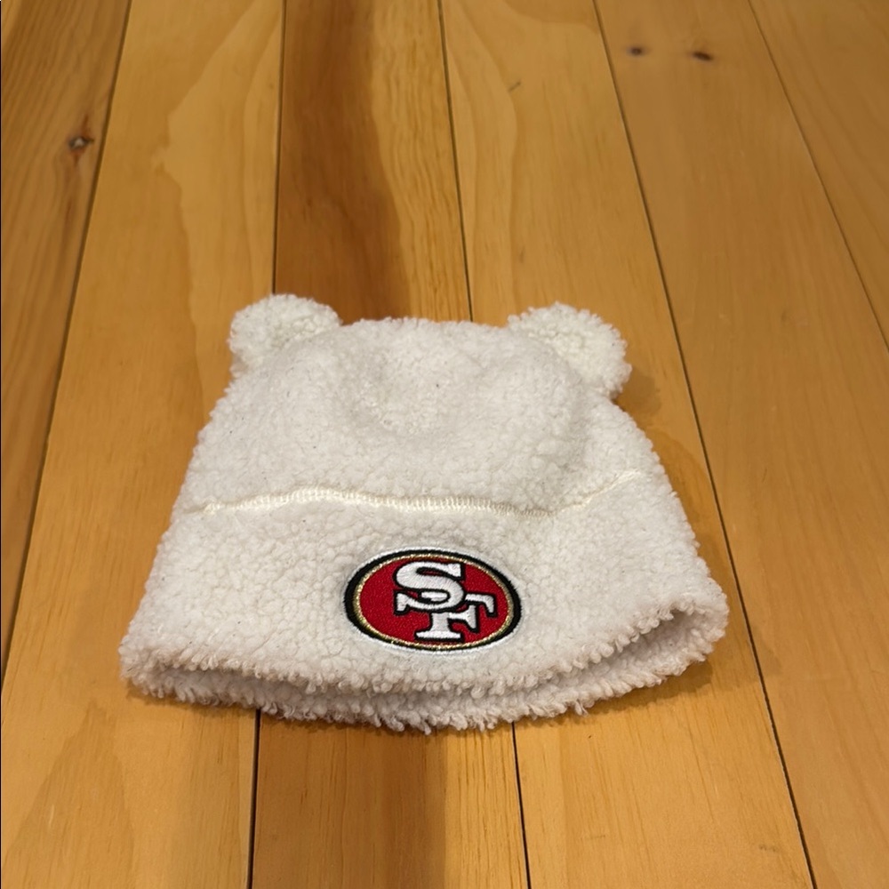 New Era 49ers White Beanie SF Logo